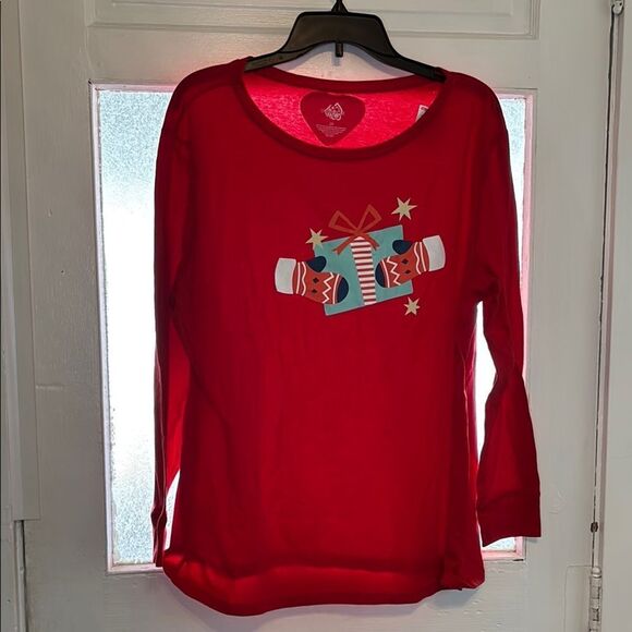 NWT Trihearts Red Holiday Long Sleeve Shirt with Mittens & Gift Graphic 2X - Picture 1 of 5